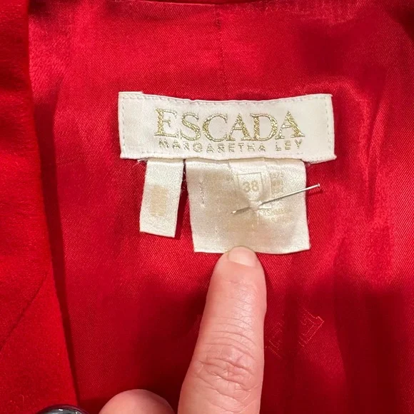 Escada Red Double-Breasted Cashmere Blazer β Luxury Italian Tailoring - Picture 8 of 10